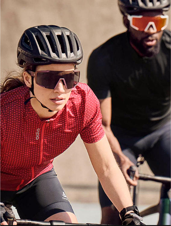 ما الذي يجب الانتباه إليه عند ارتداء نظارات ركوب الدراجات؟